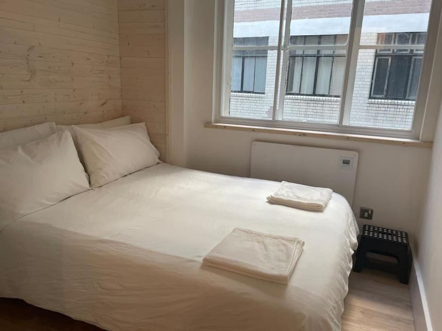 Stylish City-Centre Apartment With Balcony Ливърпул Екстериор снимка