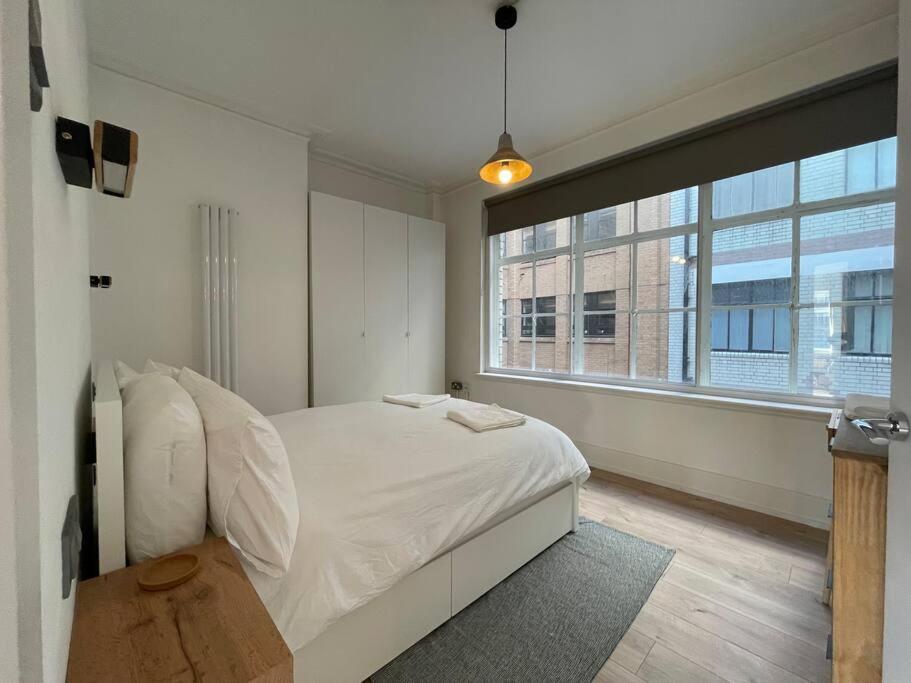 Stylish City-Centre Apartment With Balcony Ливърпул Екстериор снимка