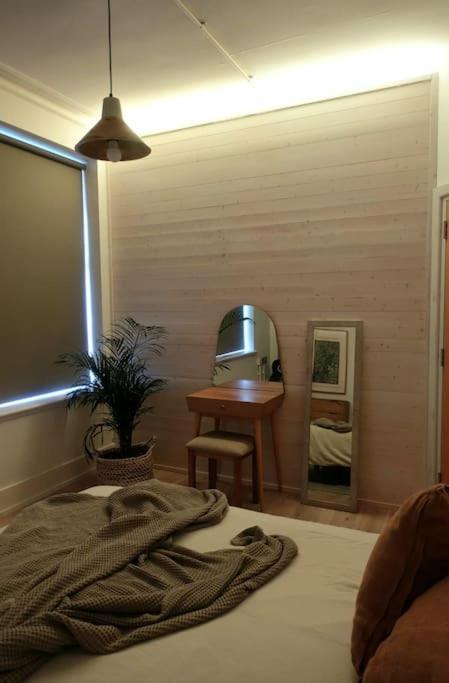 Stylish City-Centre Apartment With Balcony Ливърпул Екстериор снимка
